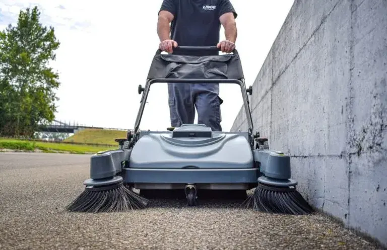 Kombinace úklidových strojů: Strategický úklid pro úsporu času i peněz